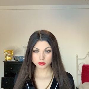 Meet your Posher, Layla